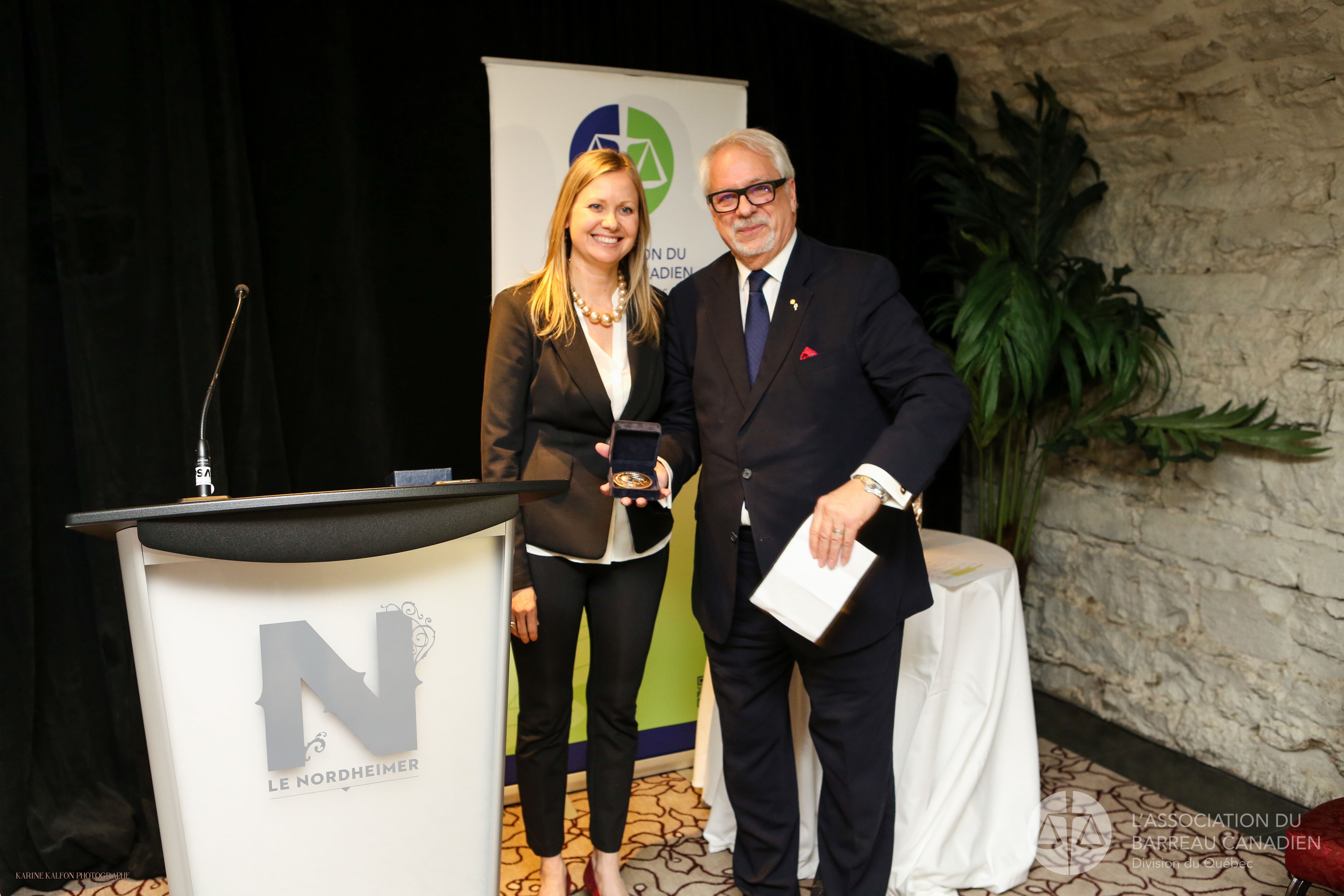 Me Marie-Christine Hivon et Me Pierre Marc Johnson, remise de la Médaille PAC